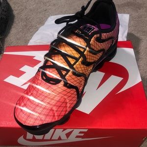 Vapor max plus color changing